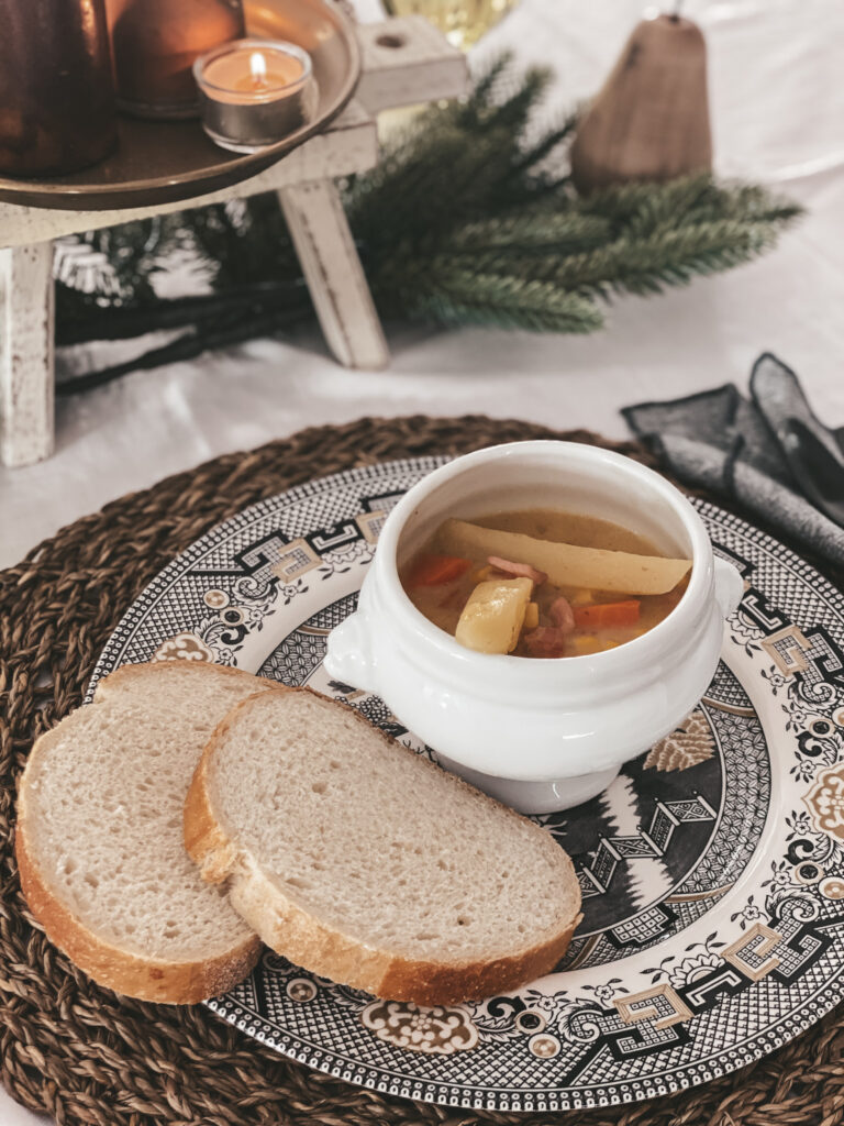Easy Corn Chowder Recipe (Old-Fashioned Family Favourite)