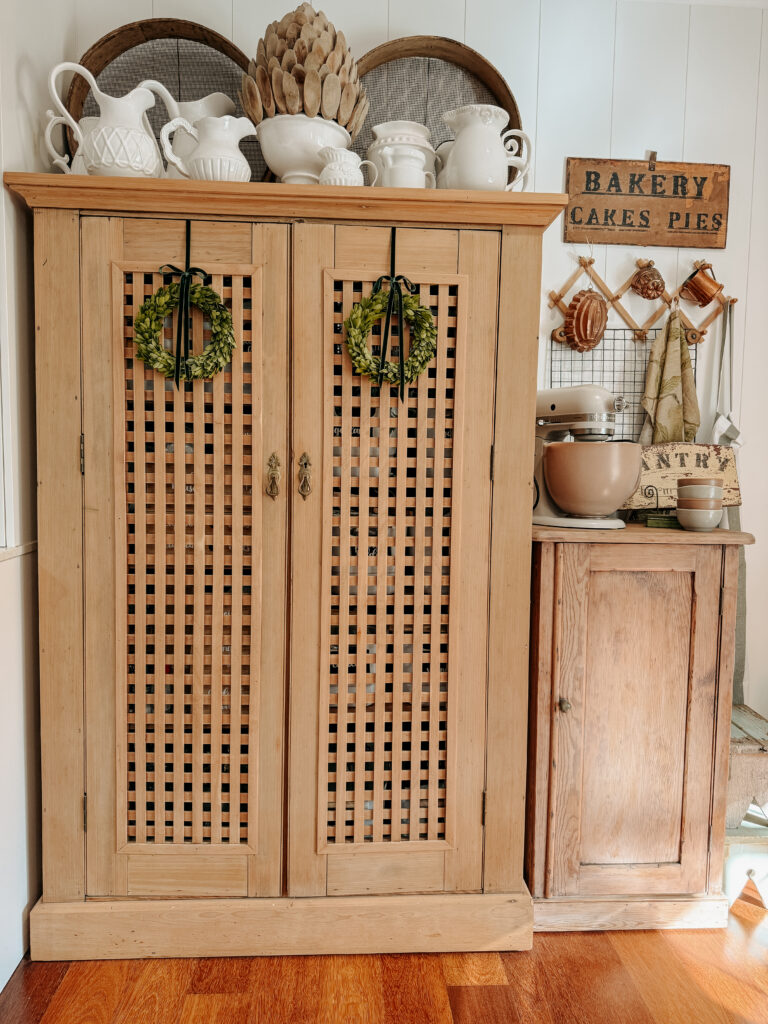 How to score great vintage furniture and decor