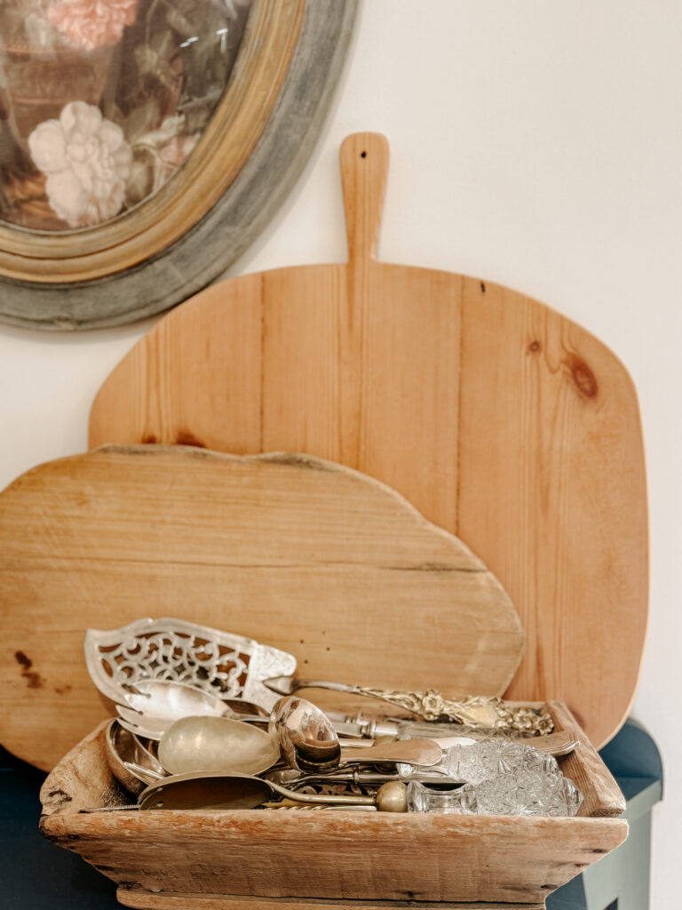 How to score great vintage furniture and decor