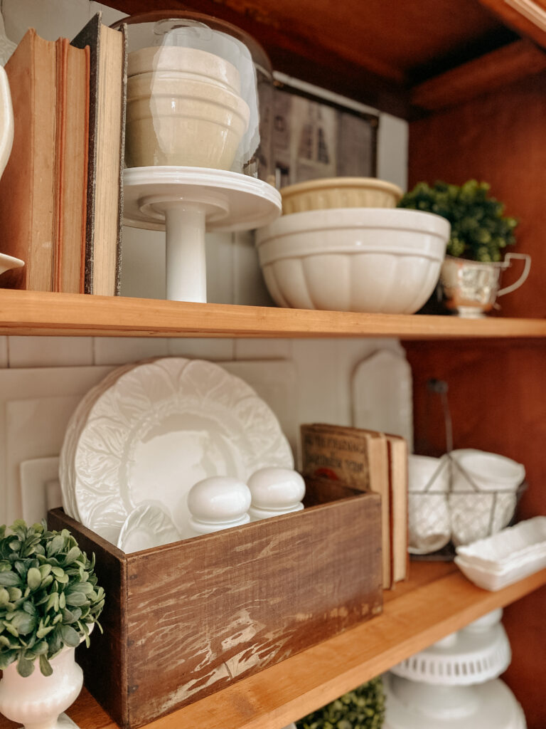 How to score great vintage furniture and decor